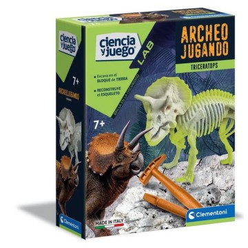 ARQUEOJUGANDO TRICERATOPS...